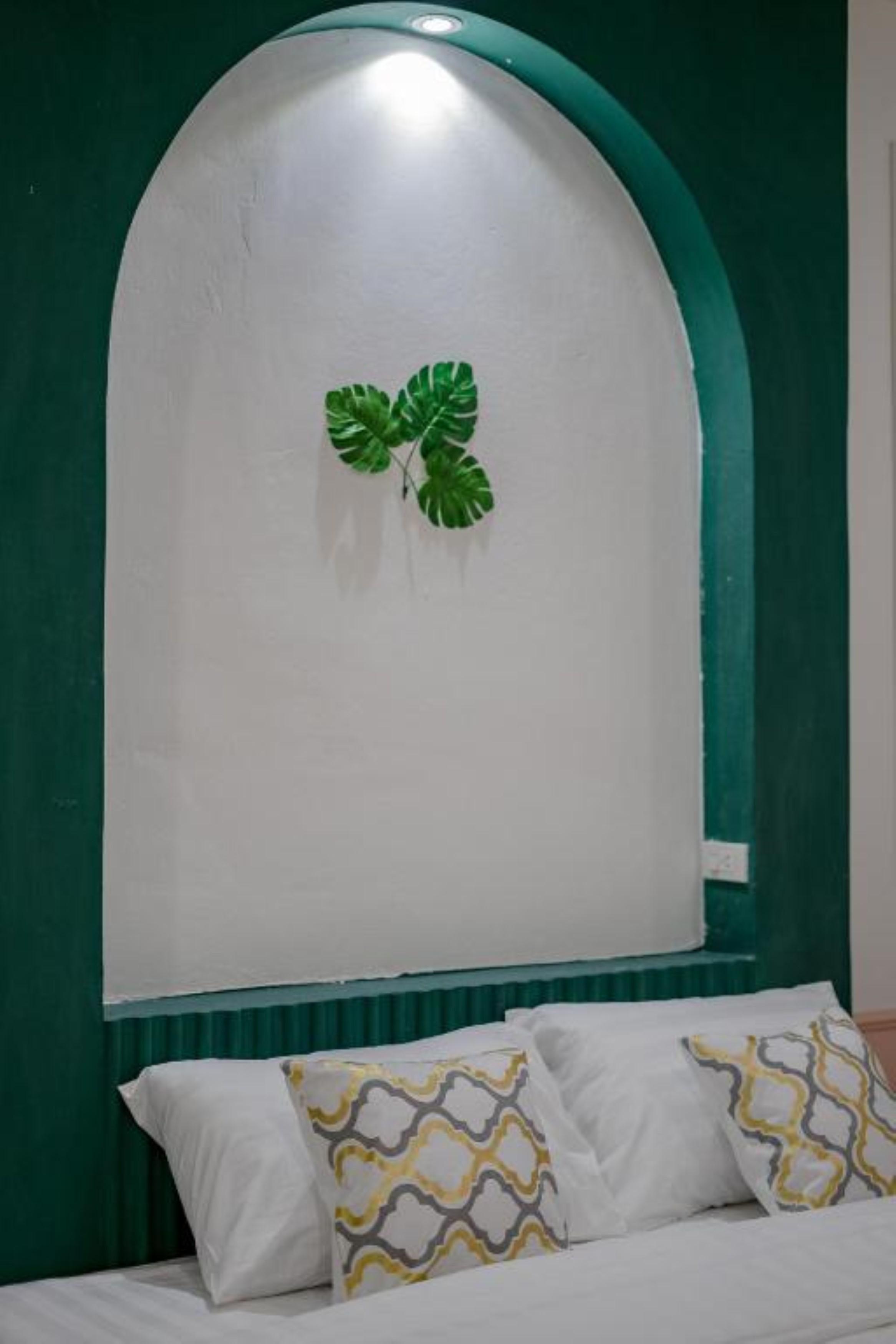 Isara Boutique Hotel And Cafe Phuket Екстериор снимка