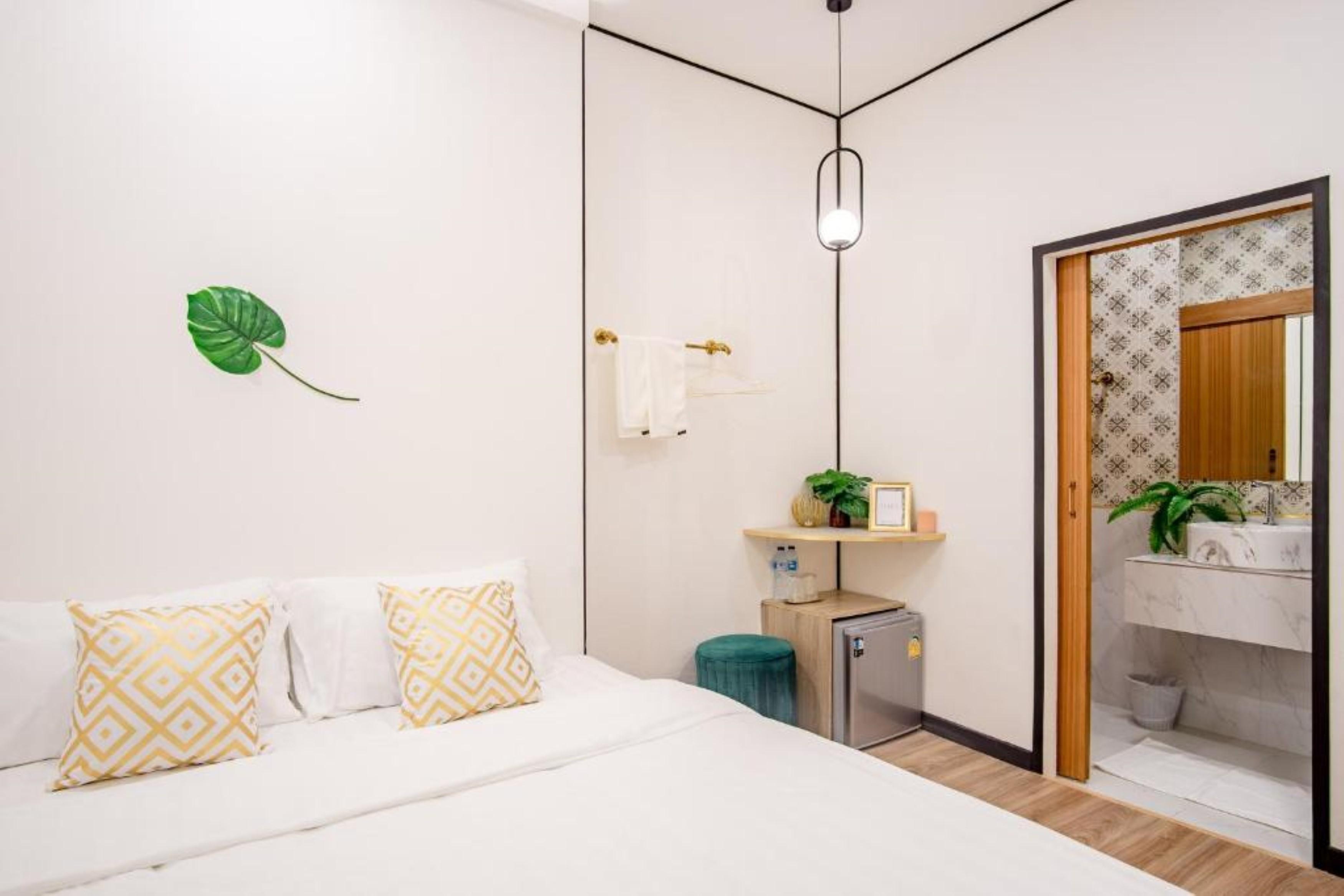 Isara Boutique Hotel And Cafe Phuket Екстериор снимка