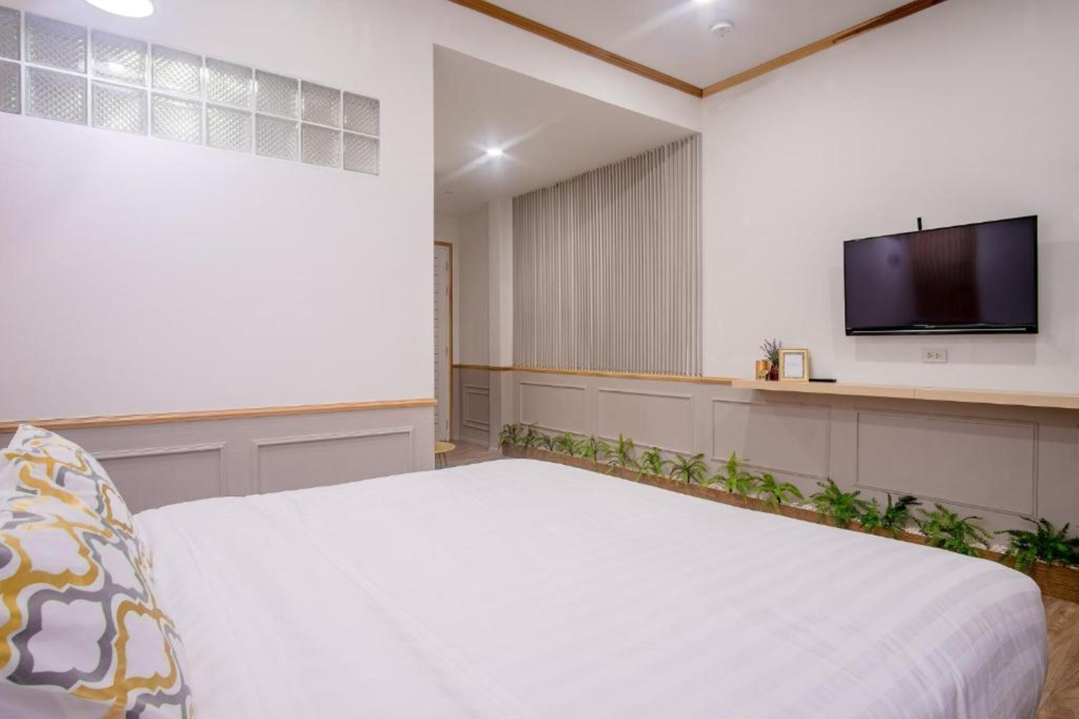 Isara Boutique Hotel And Cafe Phuket Екстериор снимка
