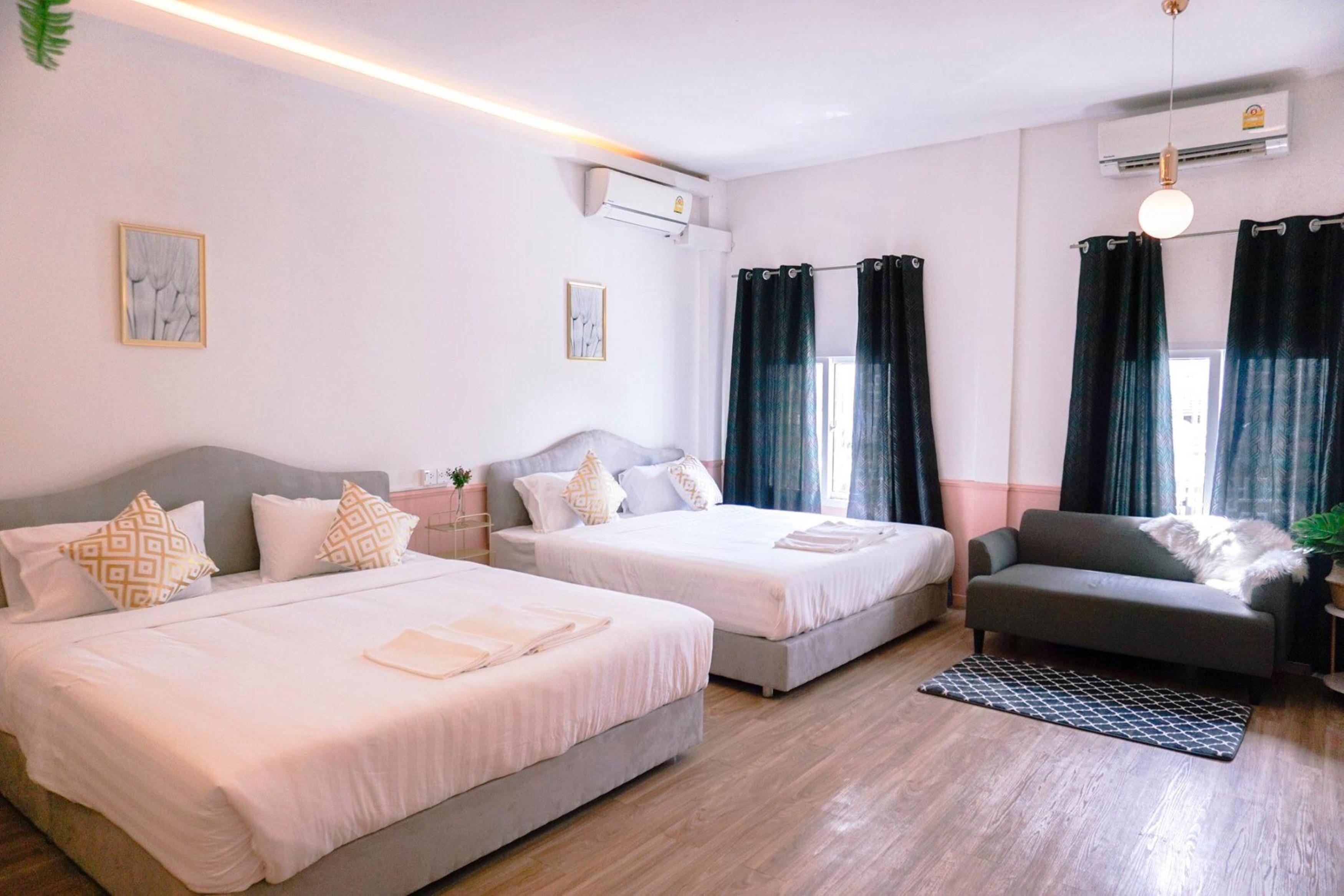 Isara Boutique Hotel And Cafe Phuket Екстериор снимка