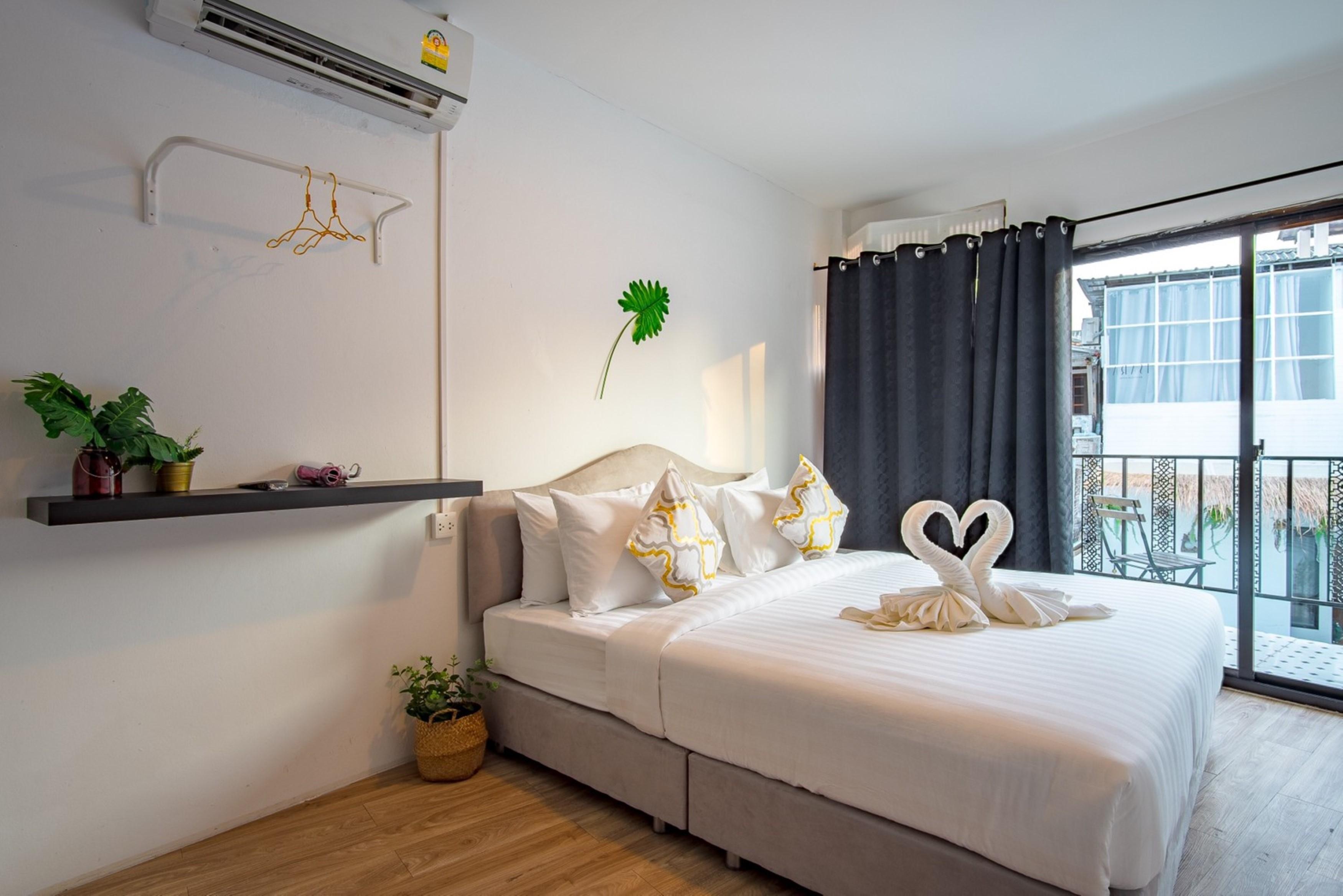 Isara Boutique Hotel And Cafe Phuket Екстериор снимка