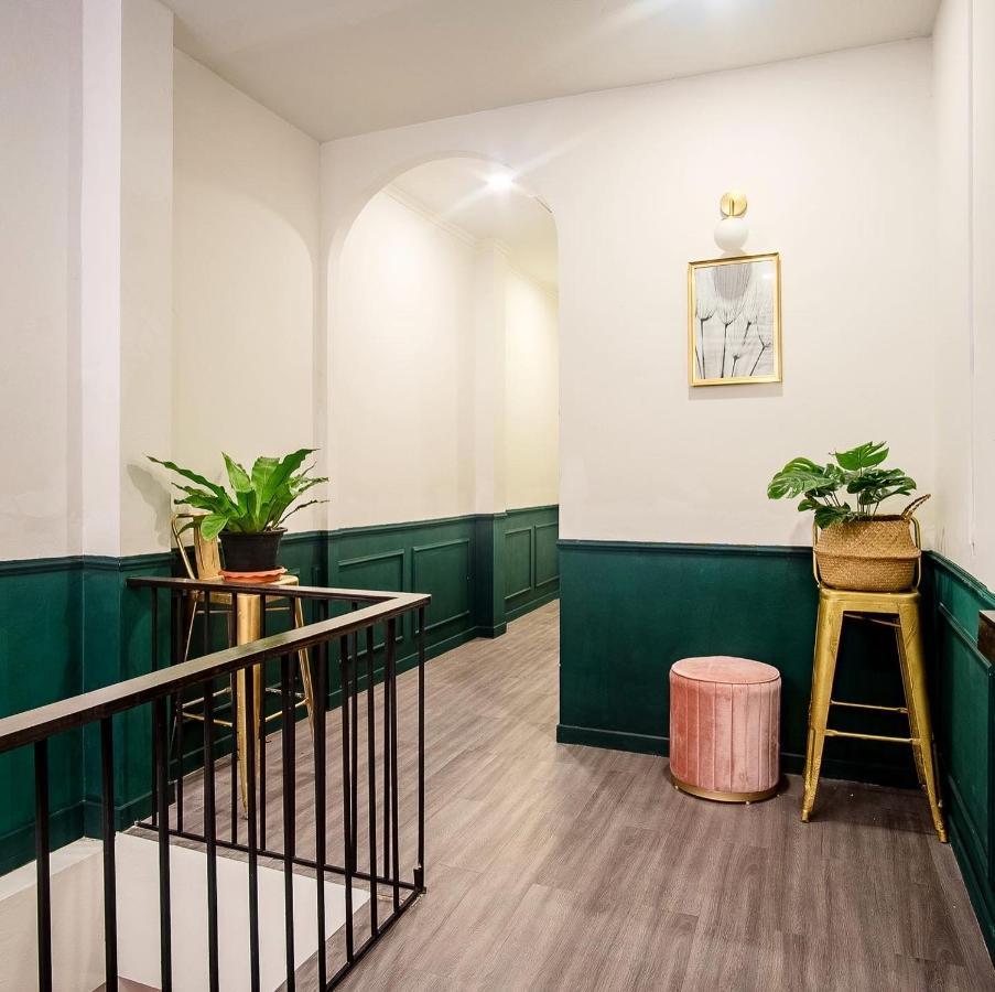 Isara Boutique Hotel And Cafe Phuket Екстериор снимка