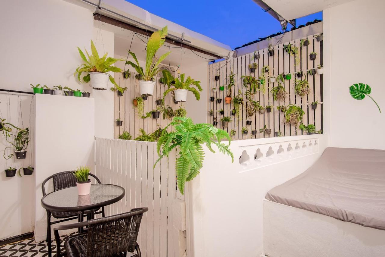 Isara Boutique Hotel And Cafe Phuket Екстериор снимка
