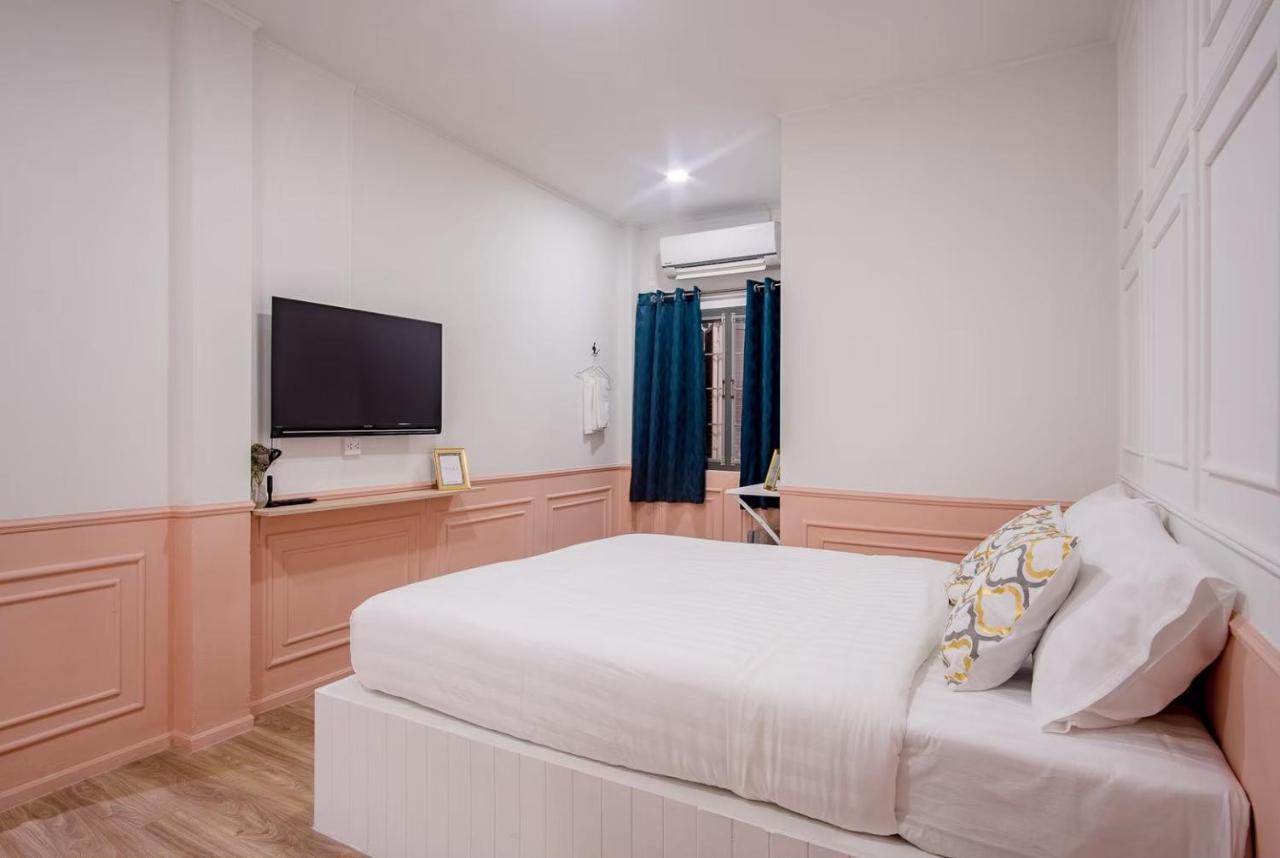 Isara Boutique Hotel And Cafe Phuket Екстериор снимка