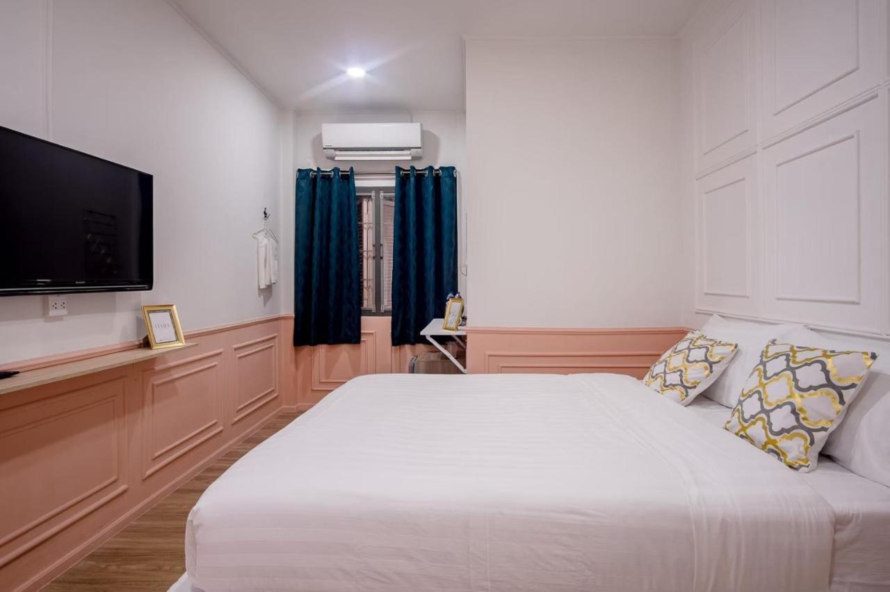 Isara Boutique Hotel And Cafe Phuket Екстериор снимка